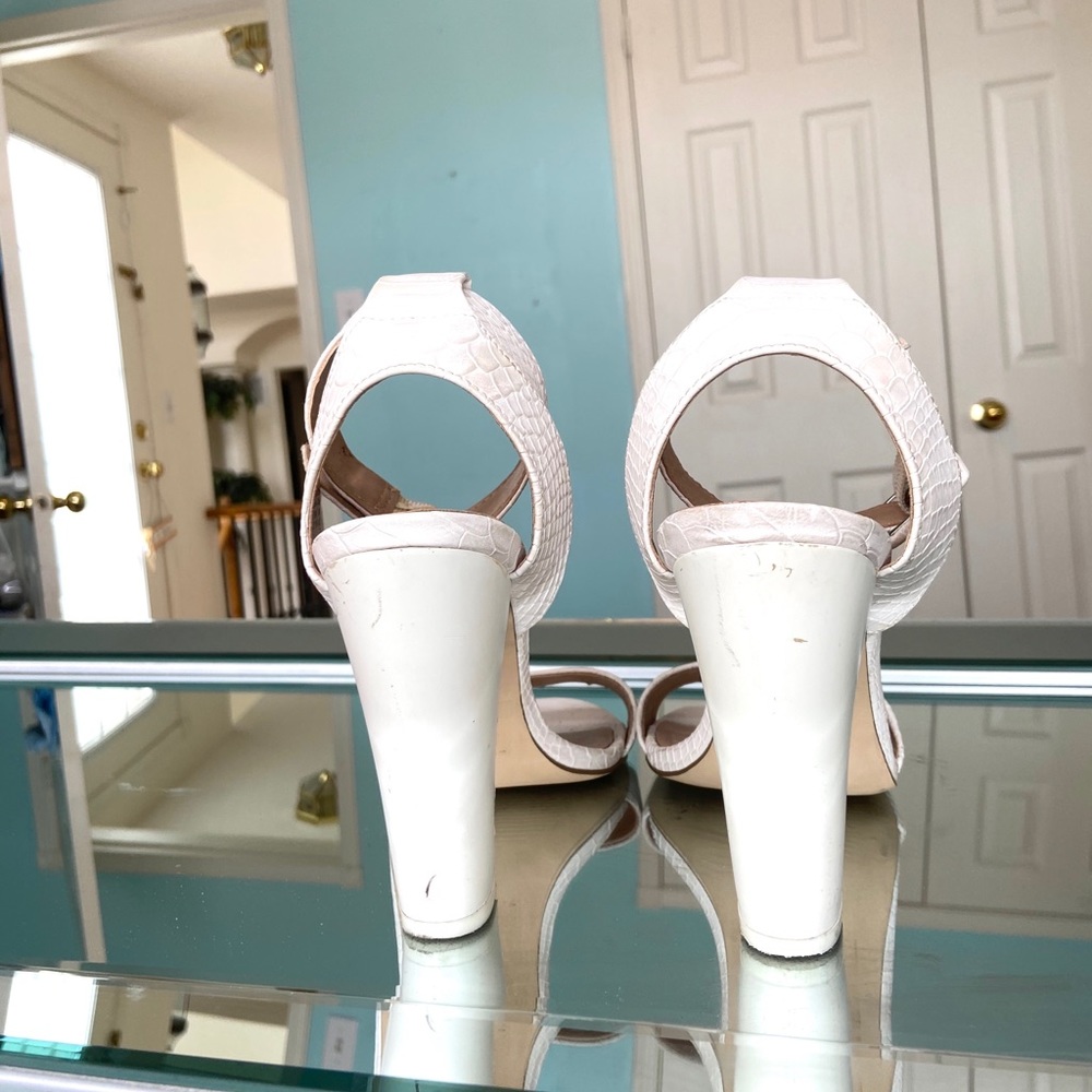 White Snake Pattern Heel - Picture 3 of 5